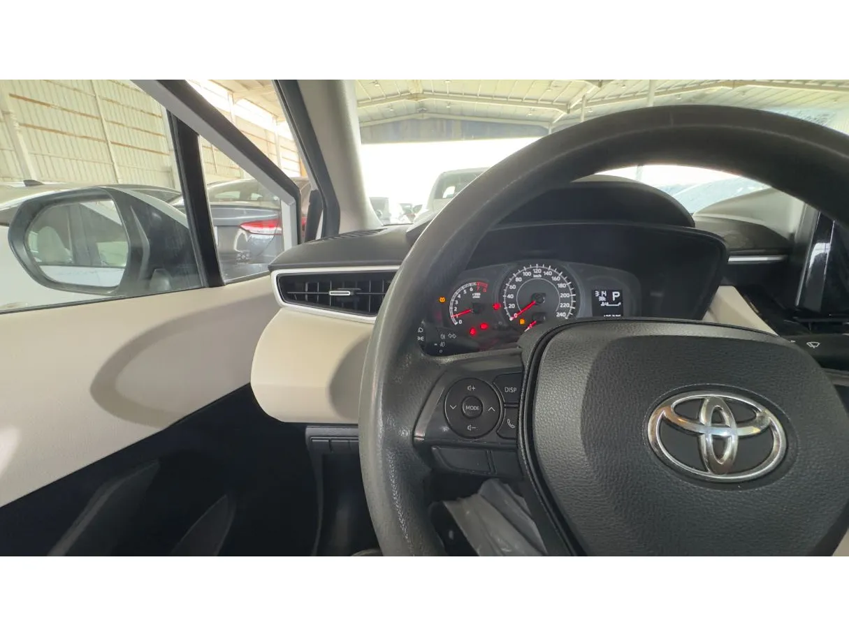 Car image 13