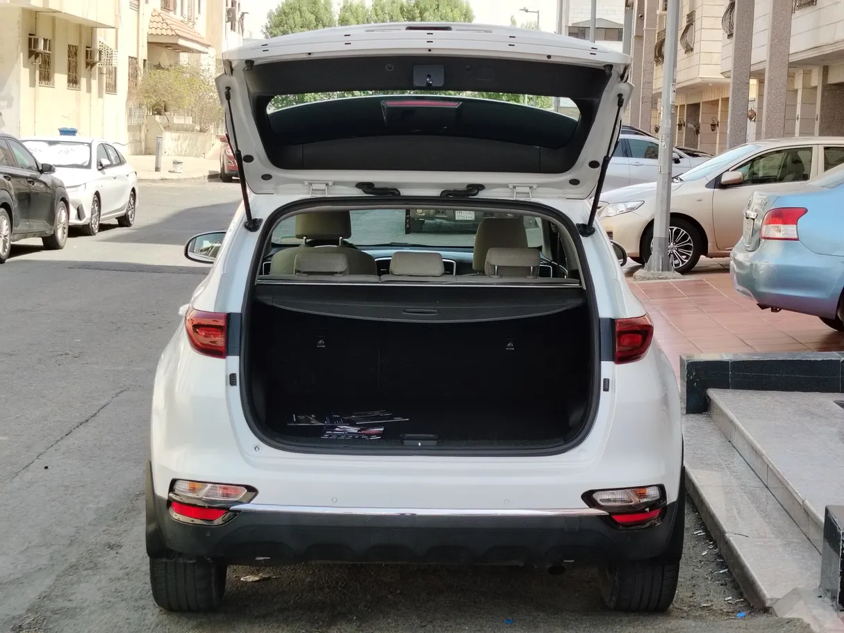 Car image 25