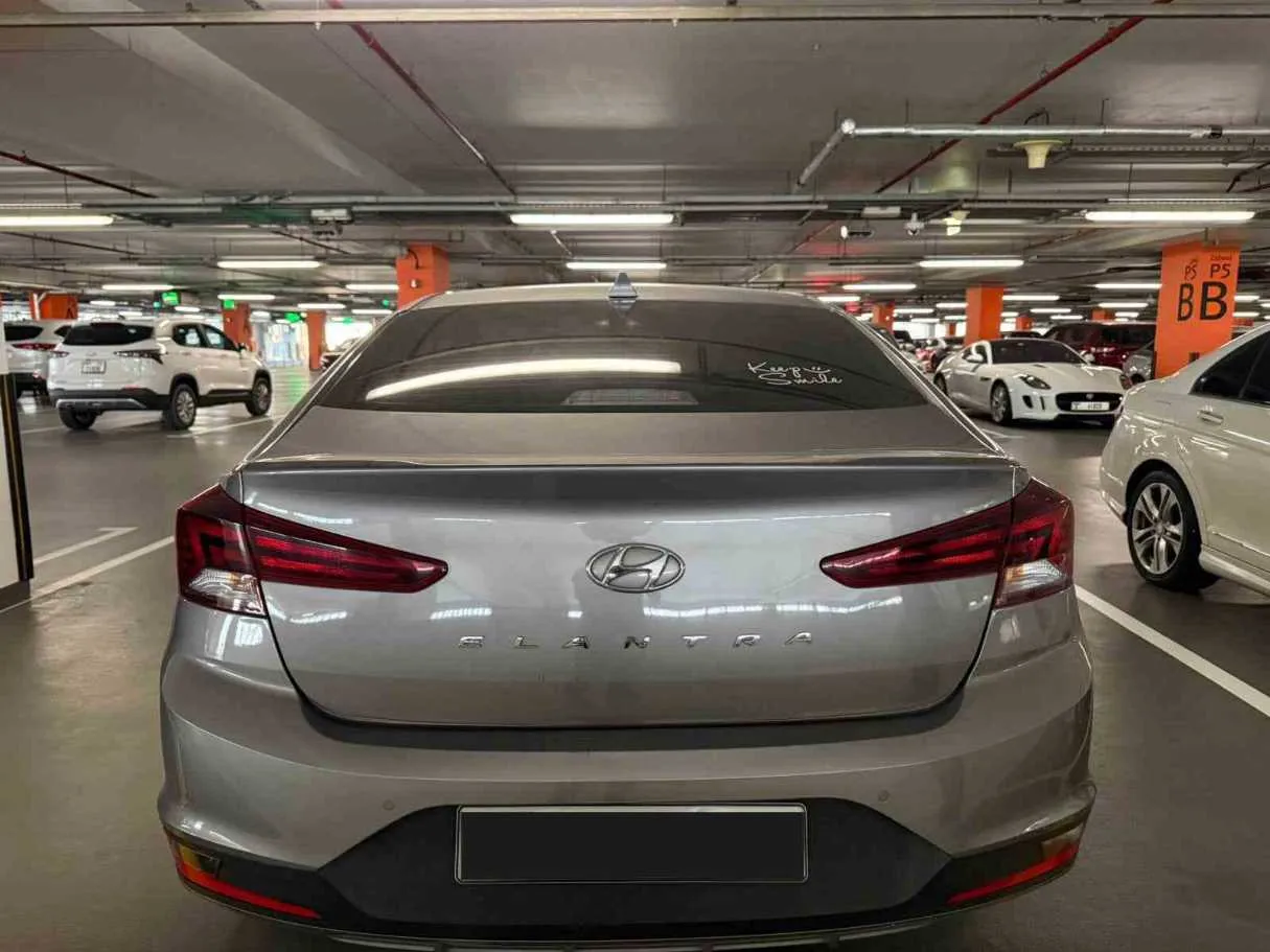 Car image 3