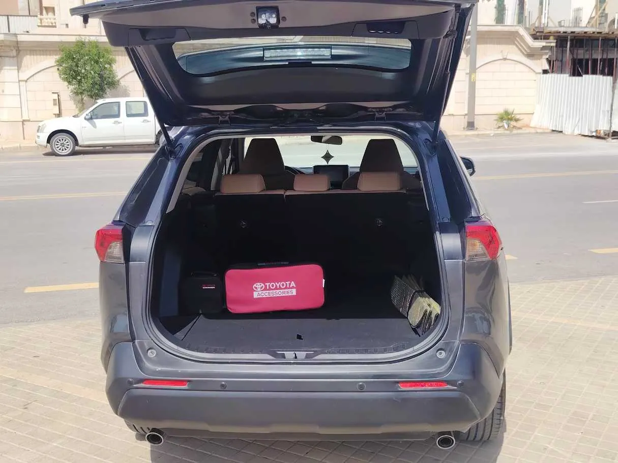 Car image 23