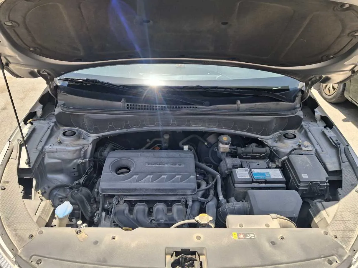 Car image 19