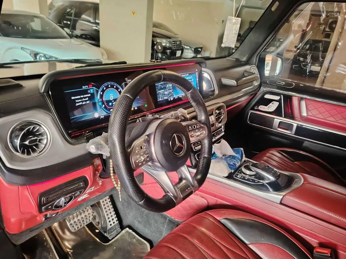 Car image 12