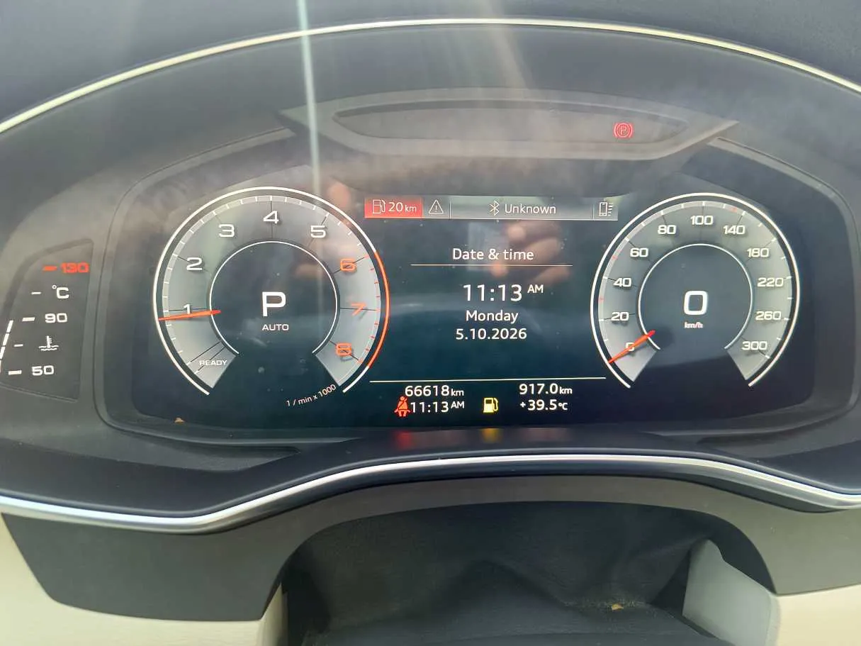 Car image 25