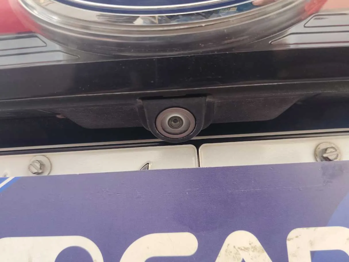 Car image 26