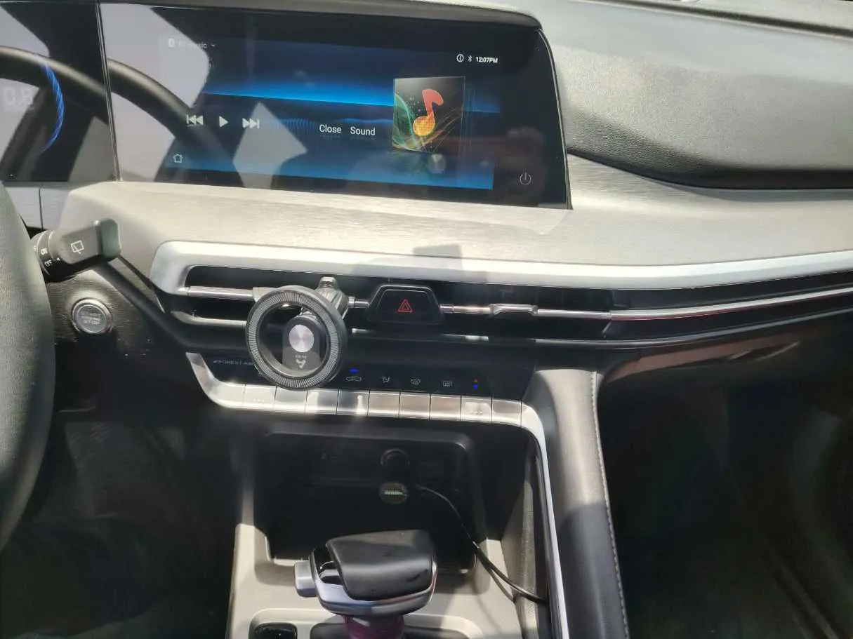 Car image 25