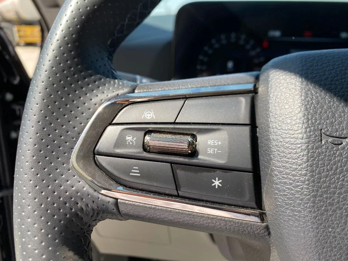 Car image 23