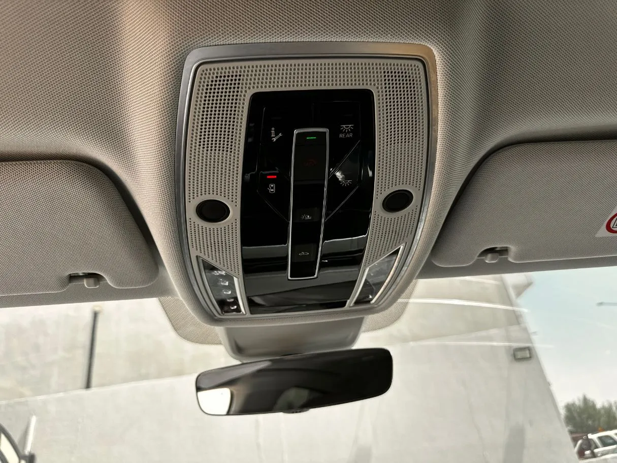 Car image 24