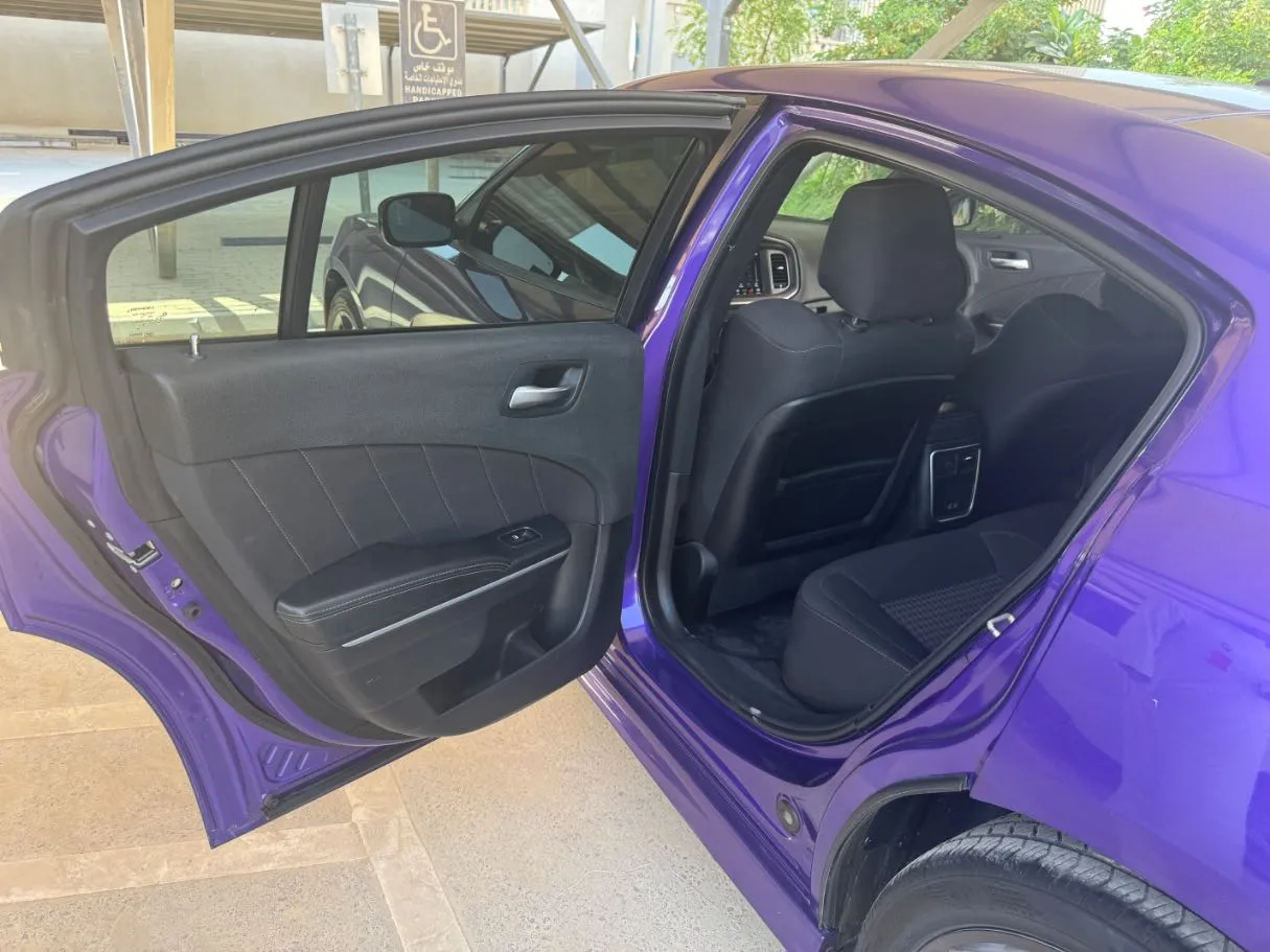 Car image 12