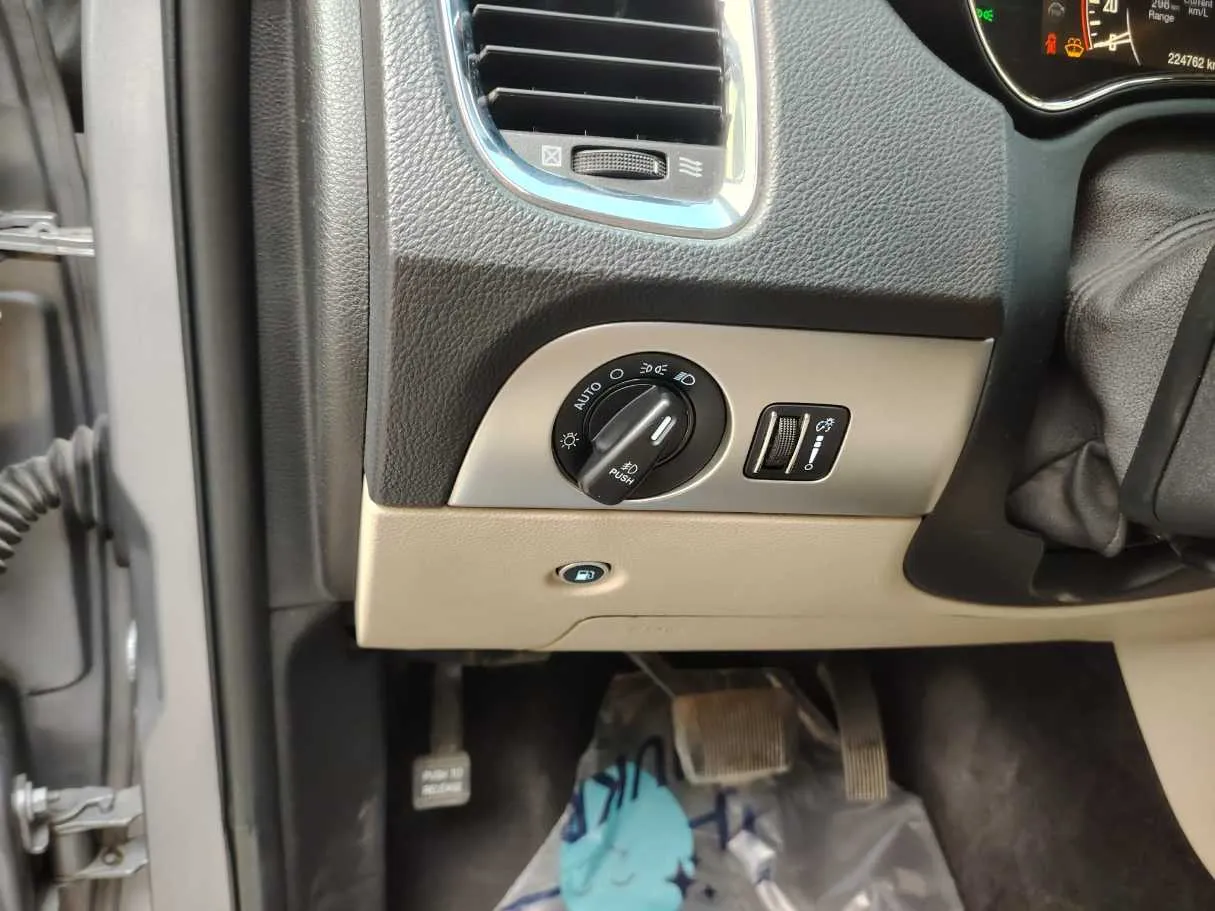 Car image 33
