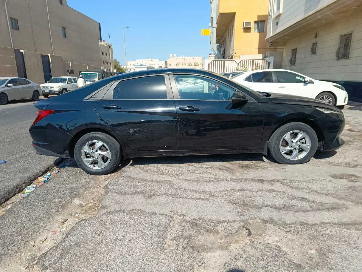 Car image 4