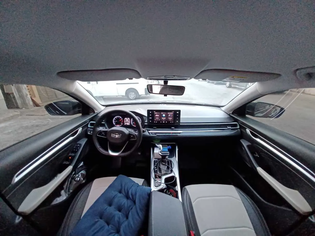 Car image 12
