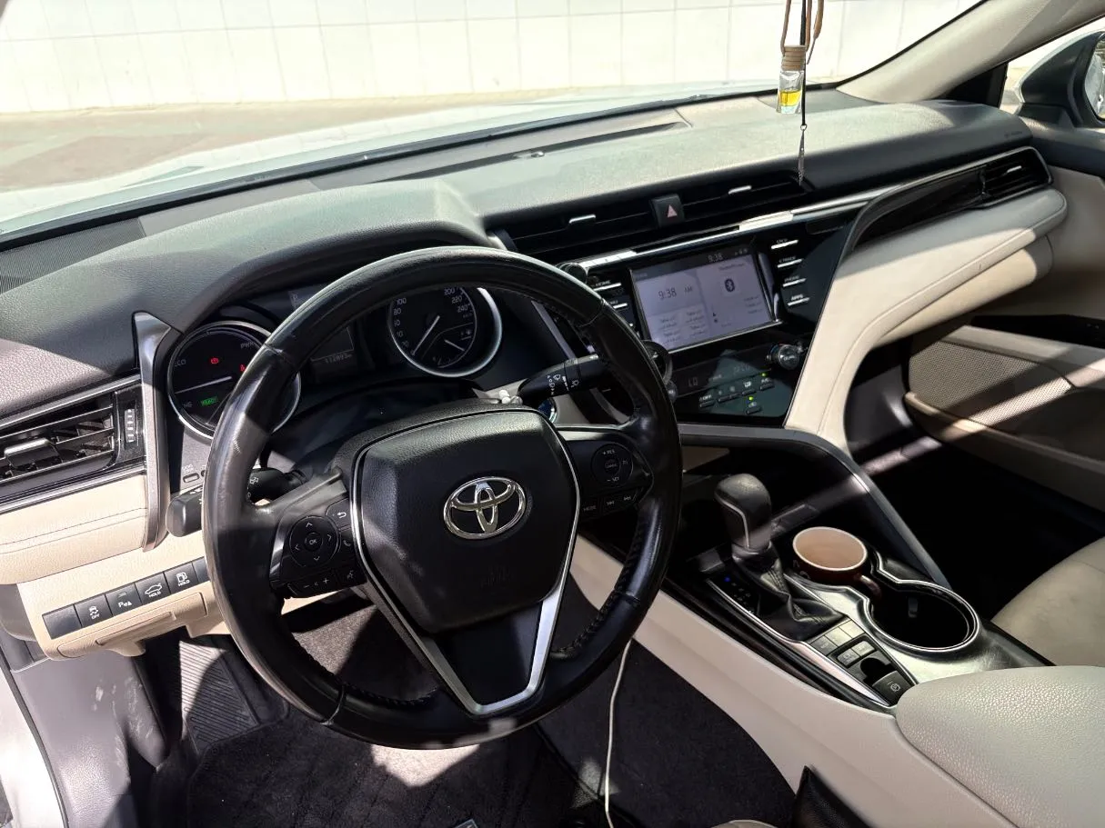 Car image 13
