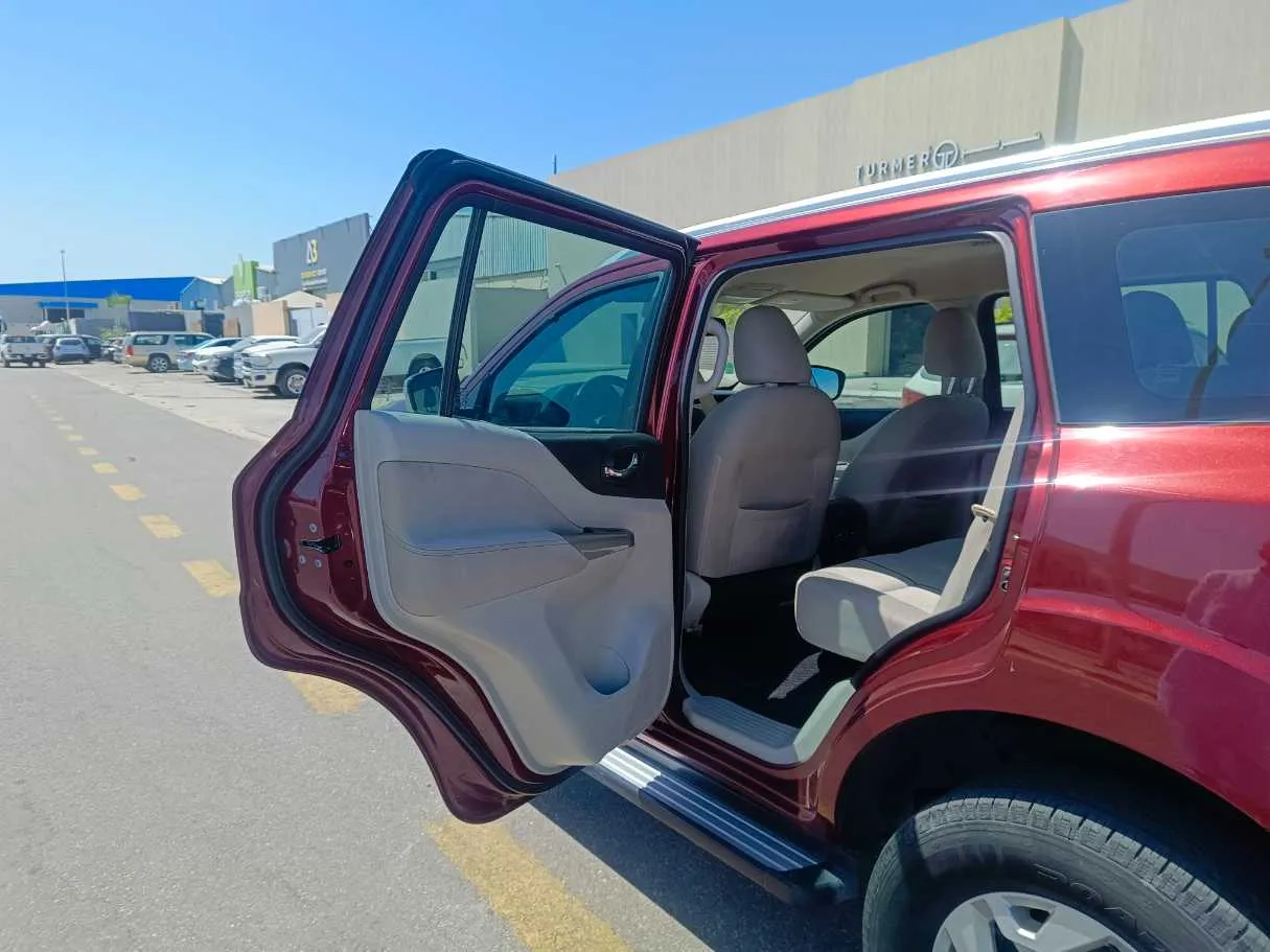 Car image 16