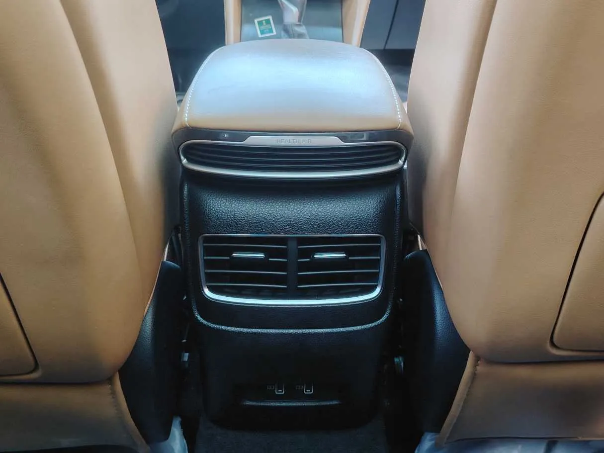 Car image 32