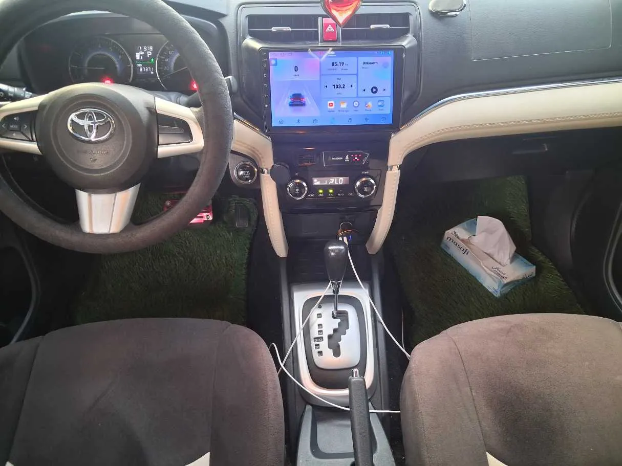 Car image 16