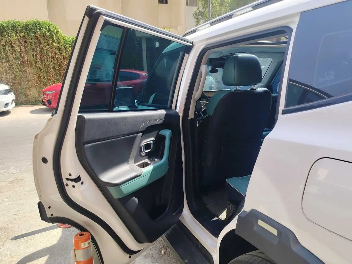 Car image 10