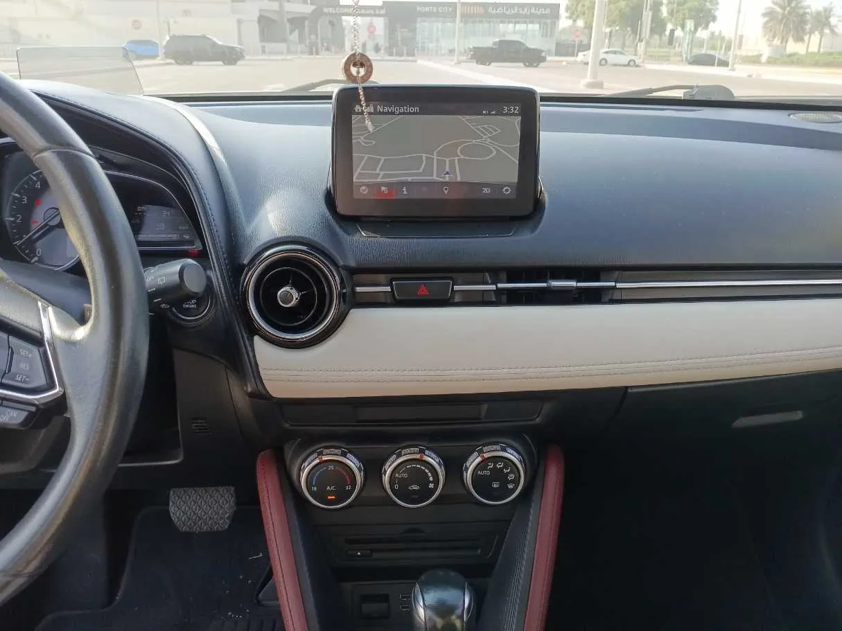 Car image 16