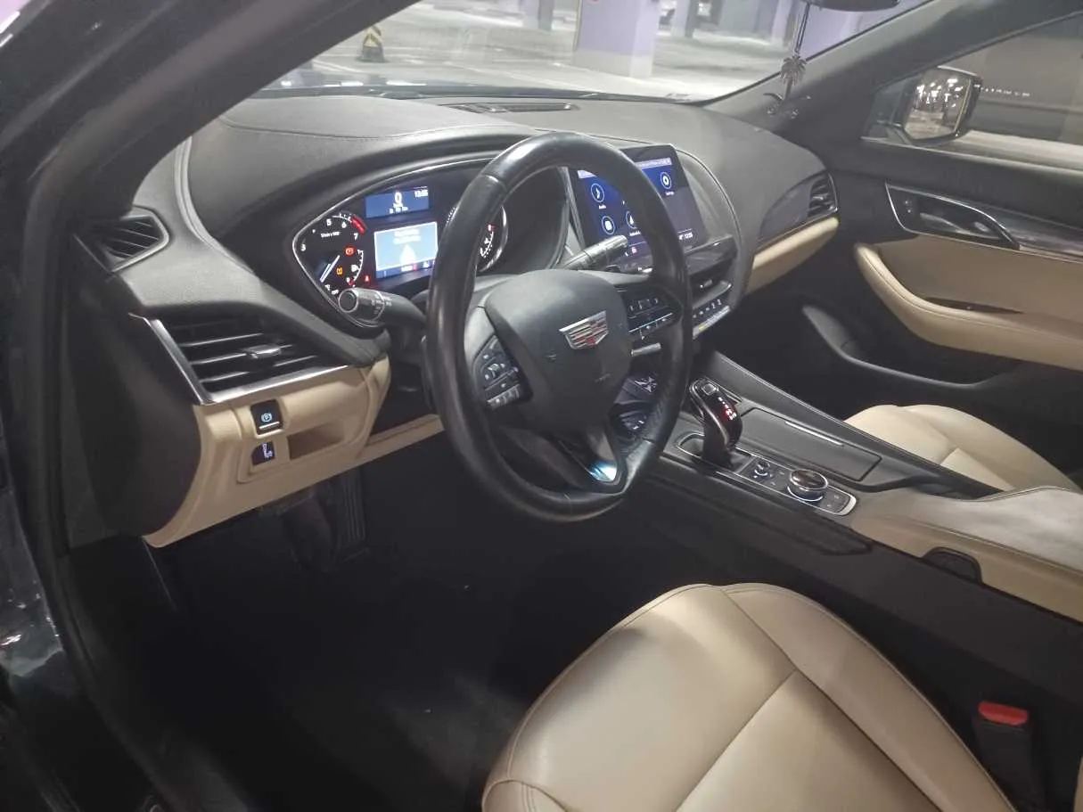 Car image 14