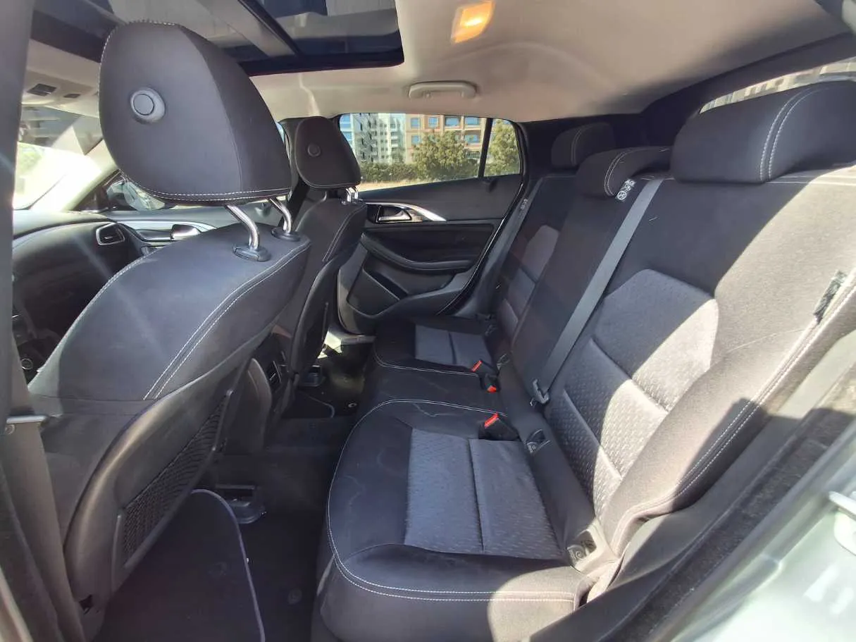 Car image 13