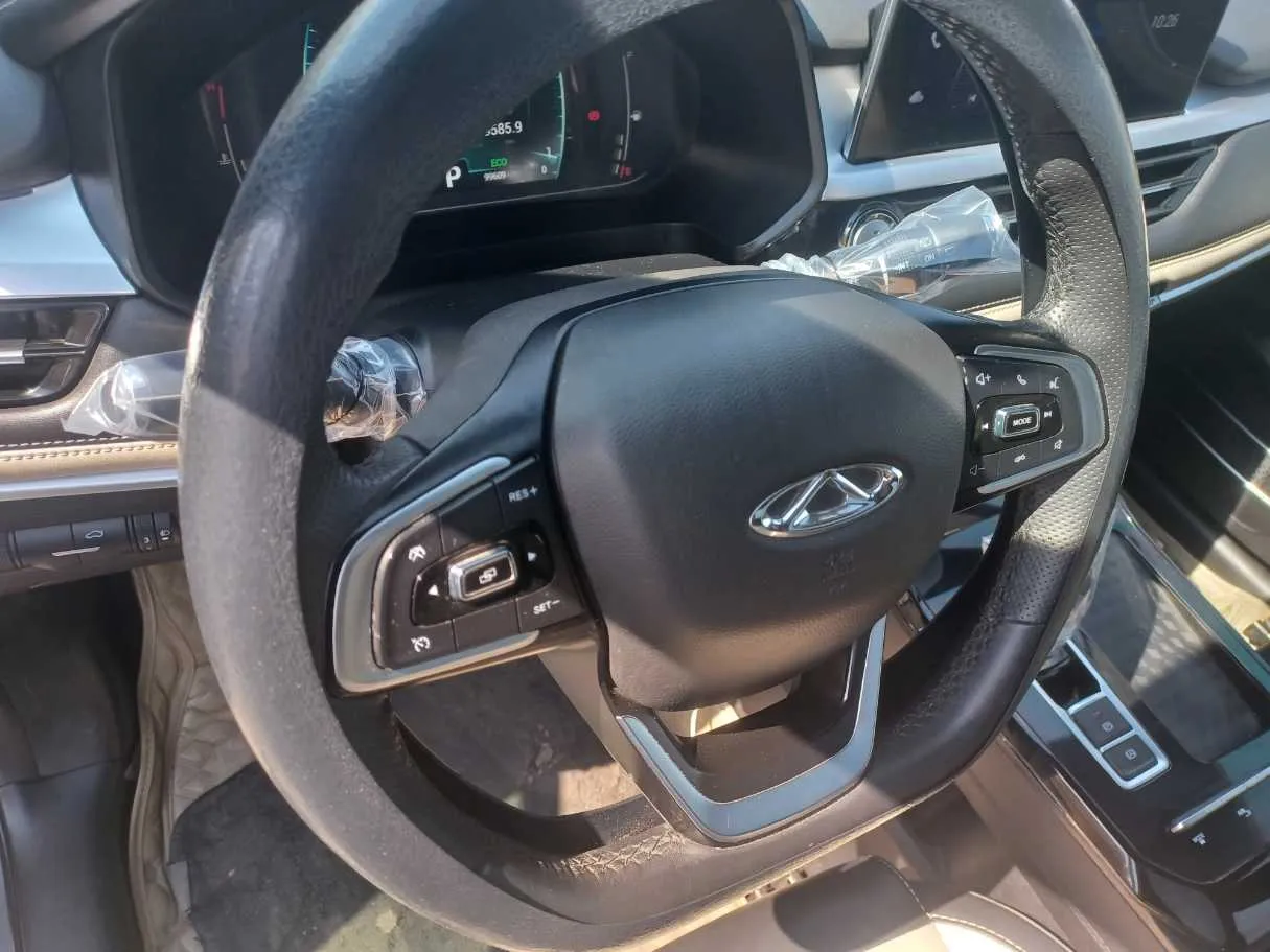 Car image 19