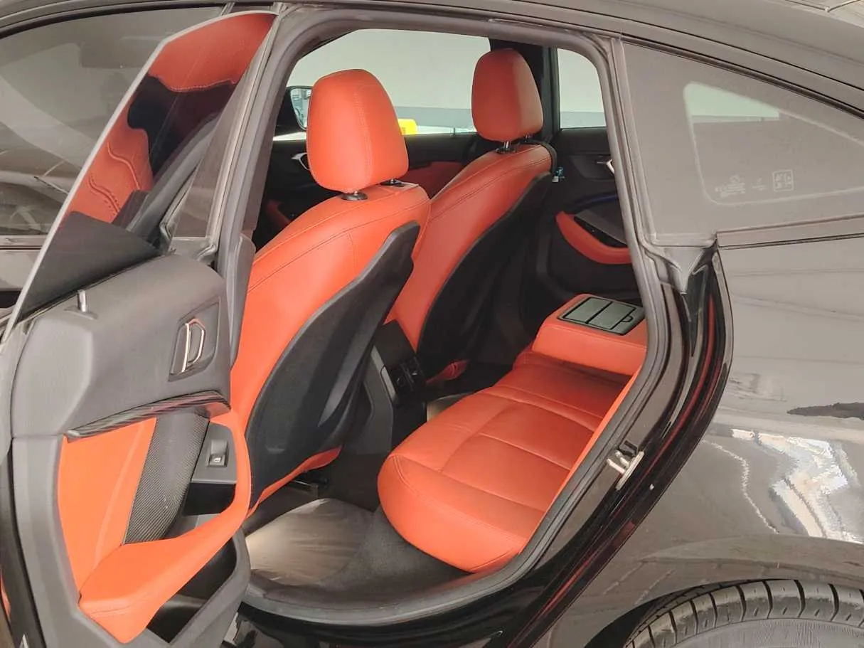 Car image 10