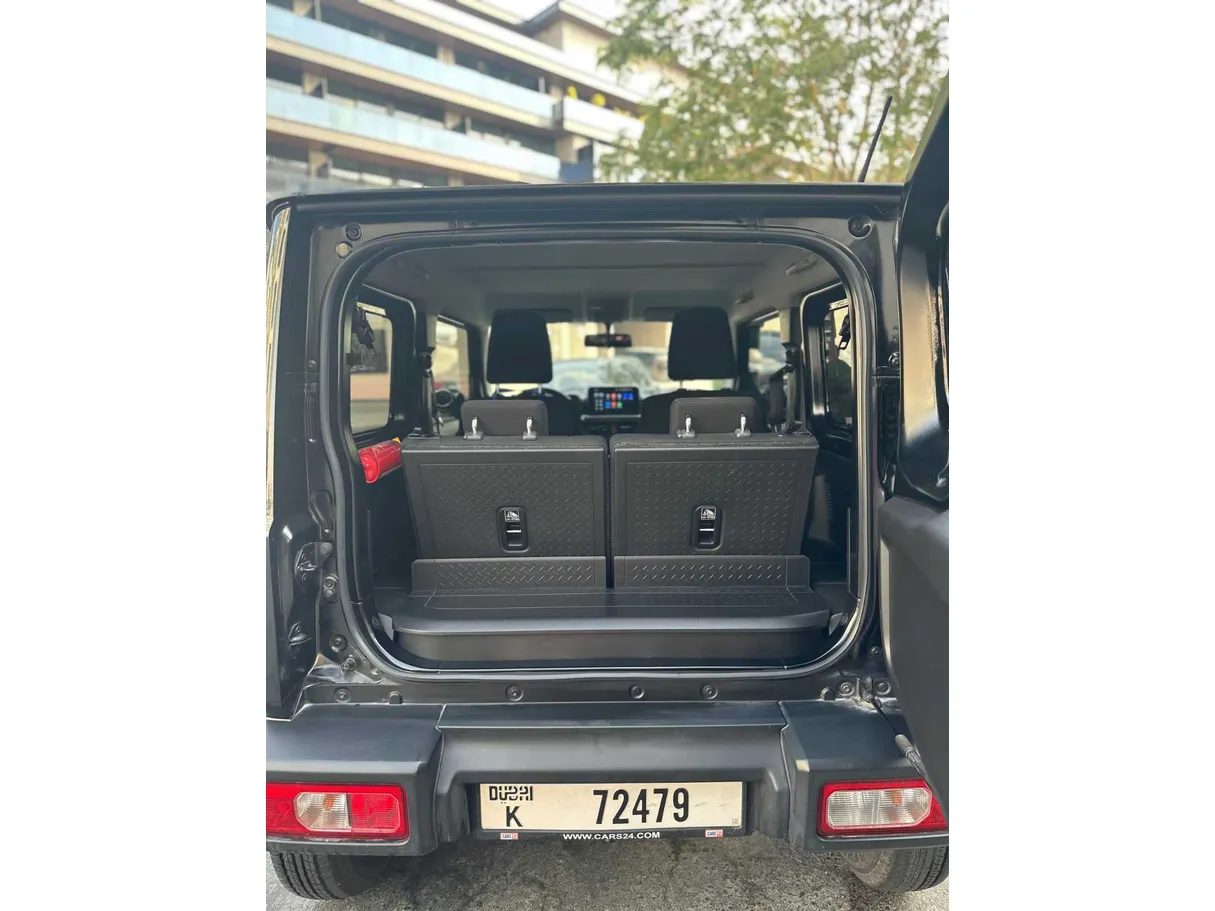 Car image 17