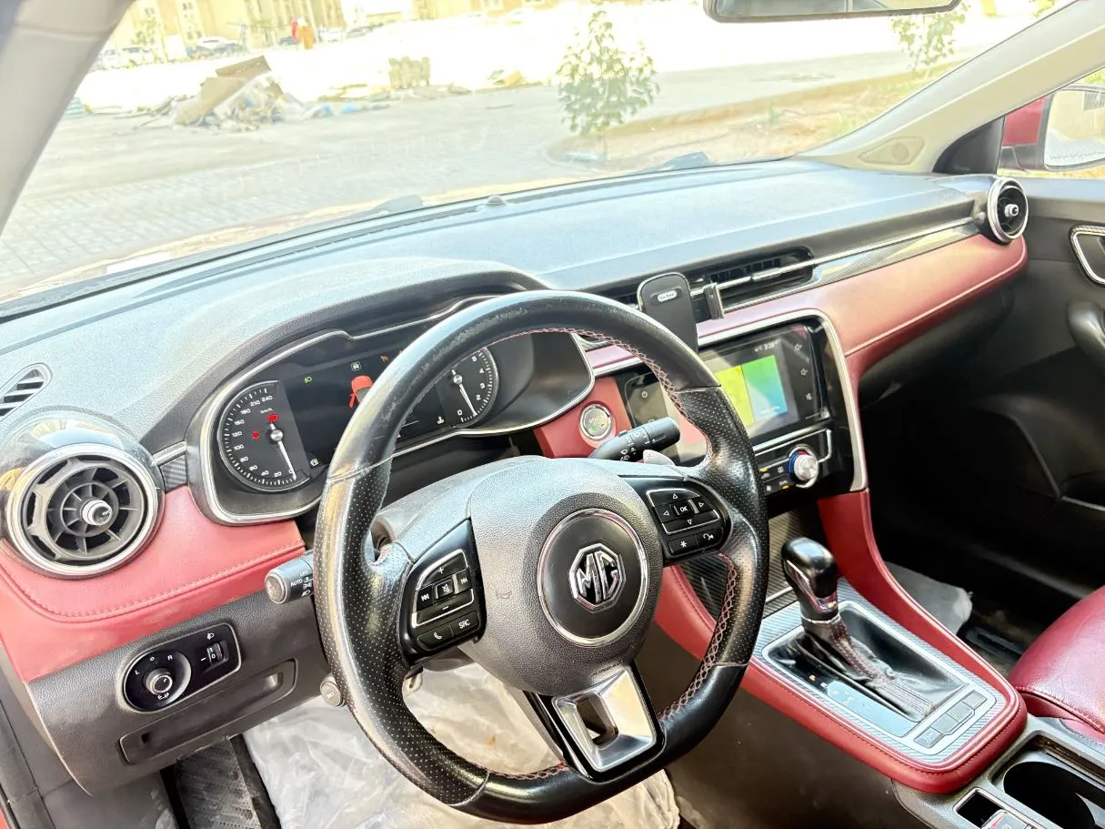 Car image 11