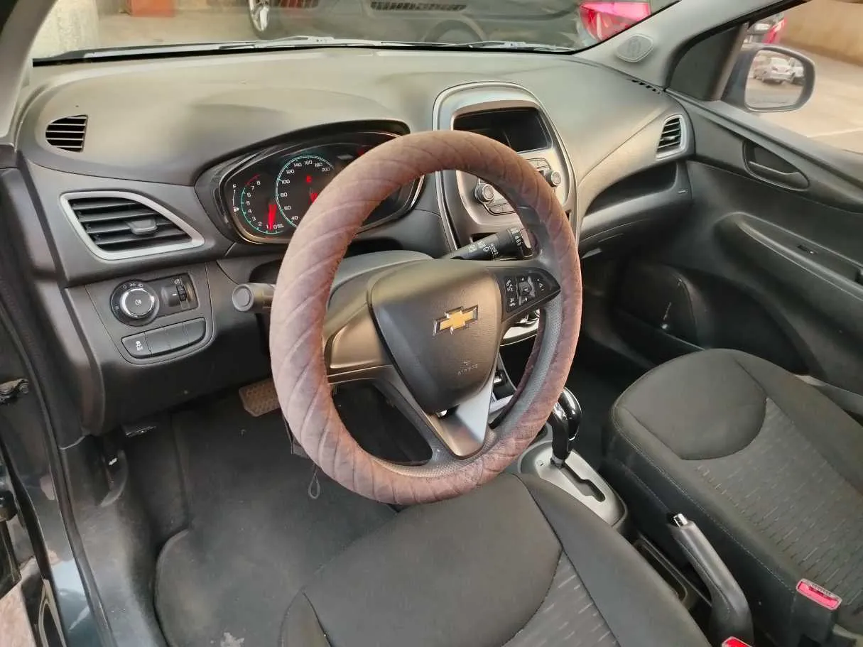 Car image 12