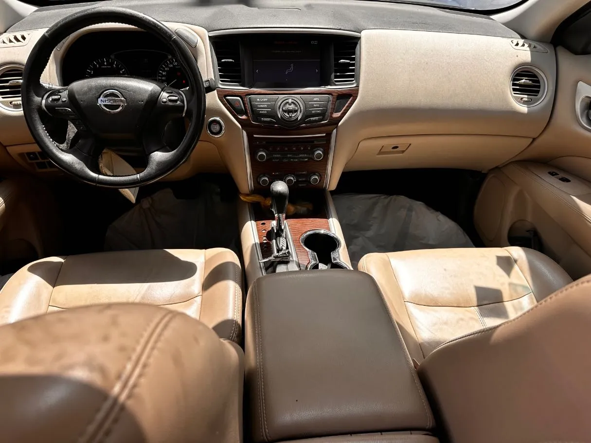 Car image 17