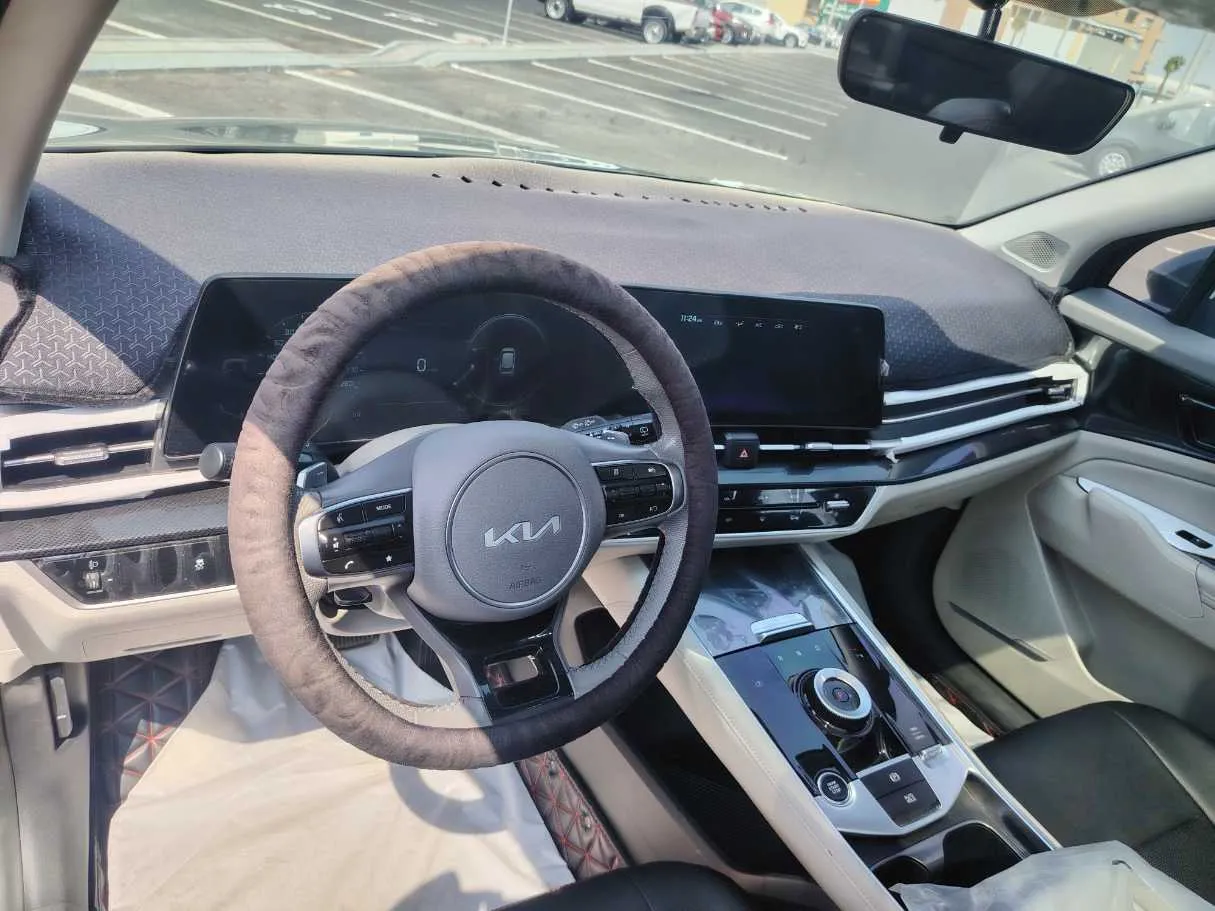 Car image 11