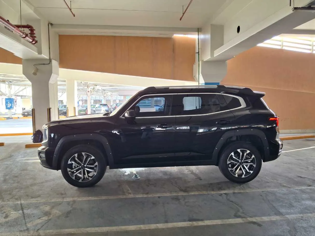 Car image 4