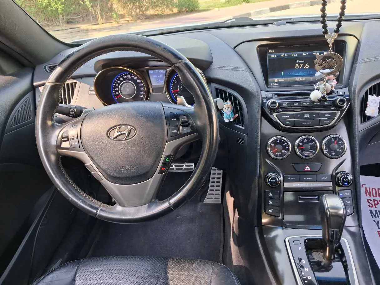 Car image 14