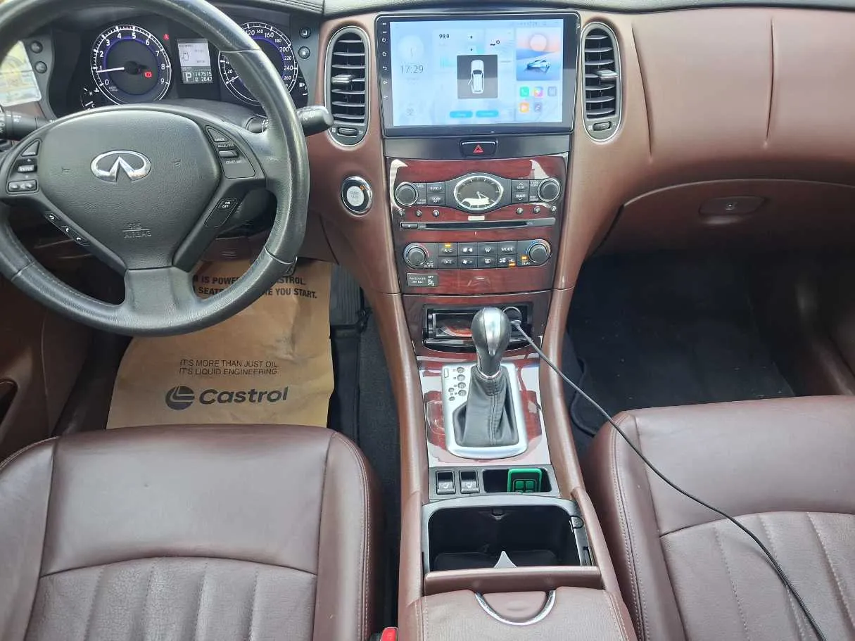Car image 16