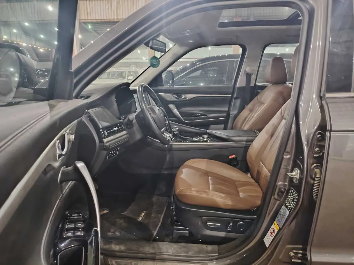 Car image 13