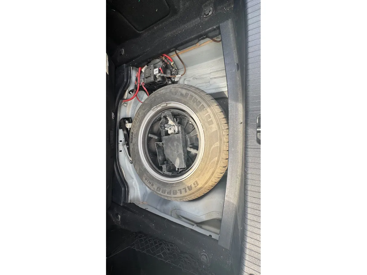 Car image 25