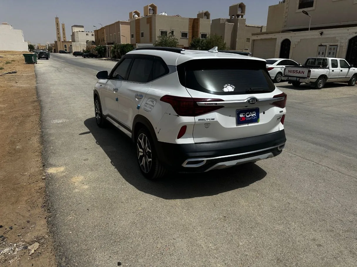 Car image 7