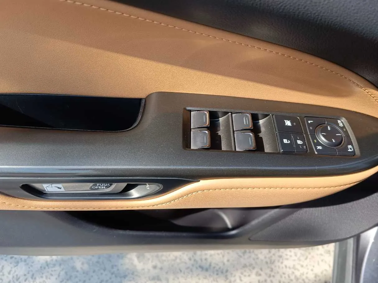 Car image 35