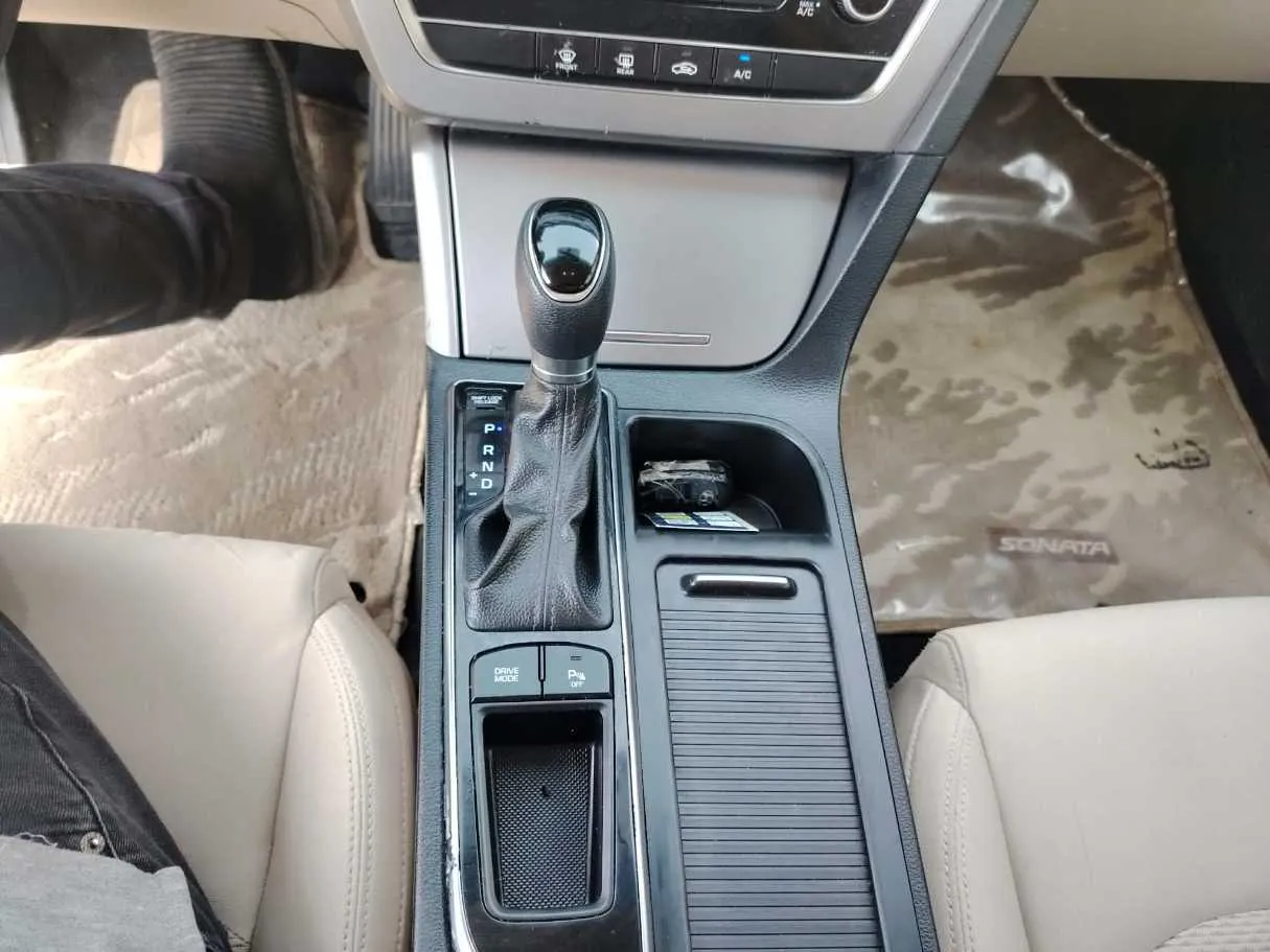 Car image 27