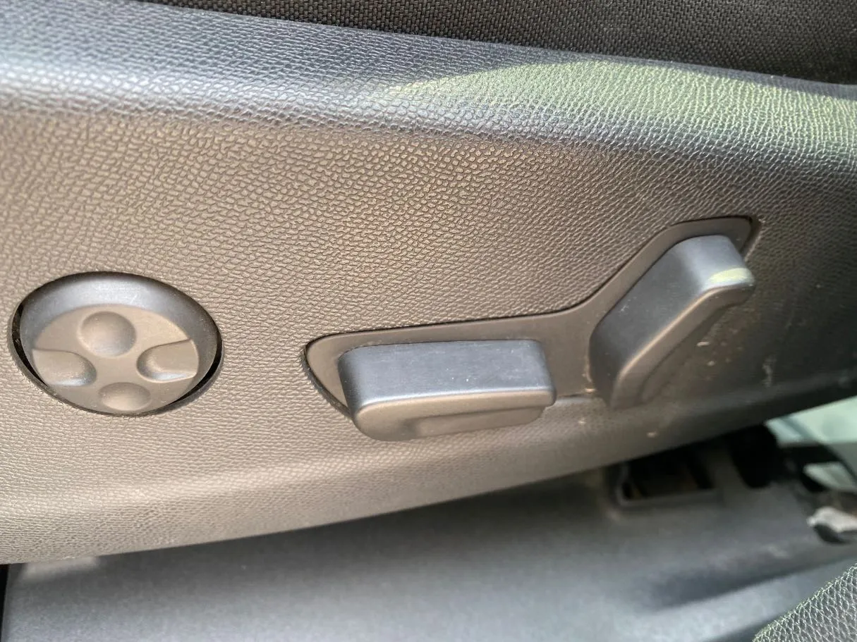 Car image 33