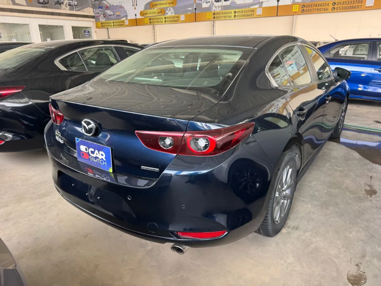 Car image 4
