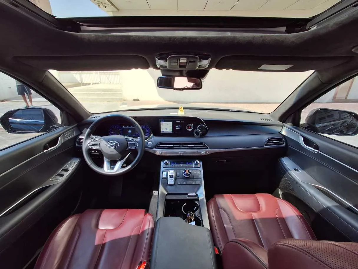 Car image 19