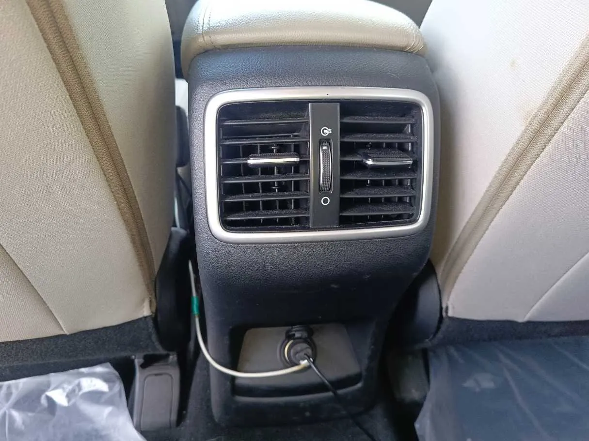 Car image 32