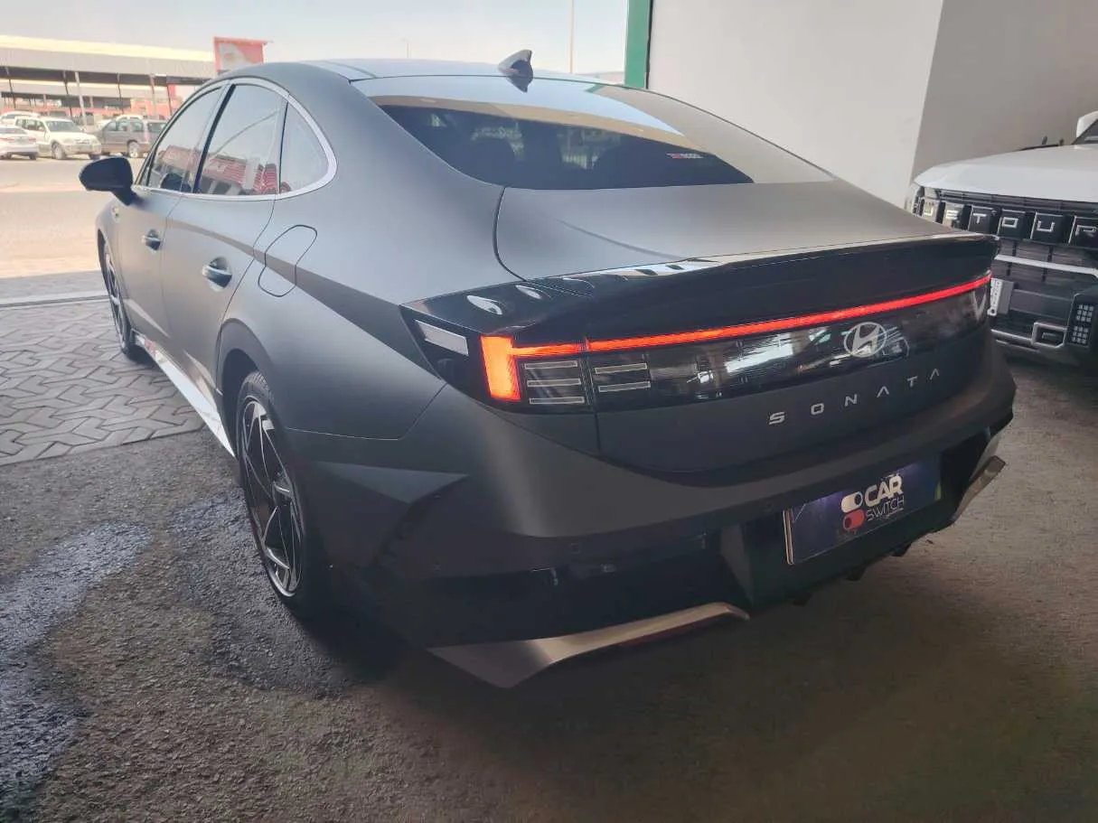 Car image 8