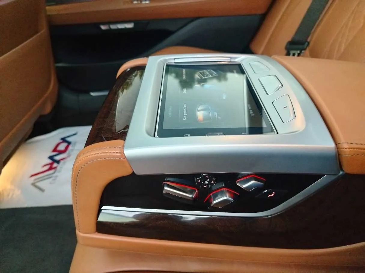 Car image 40