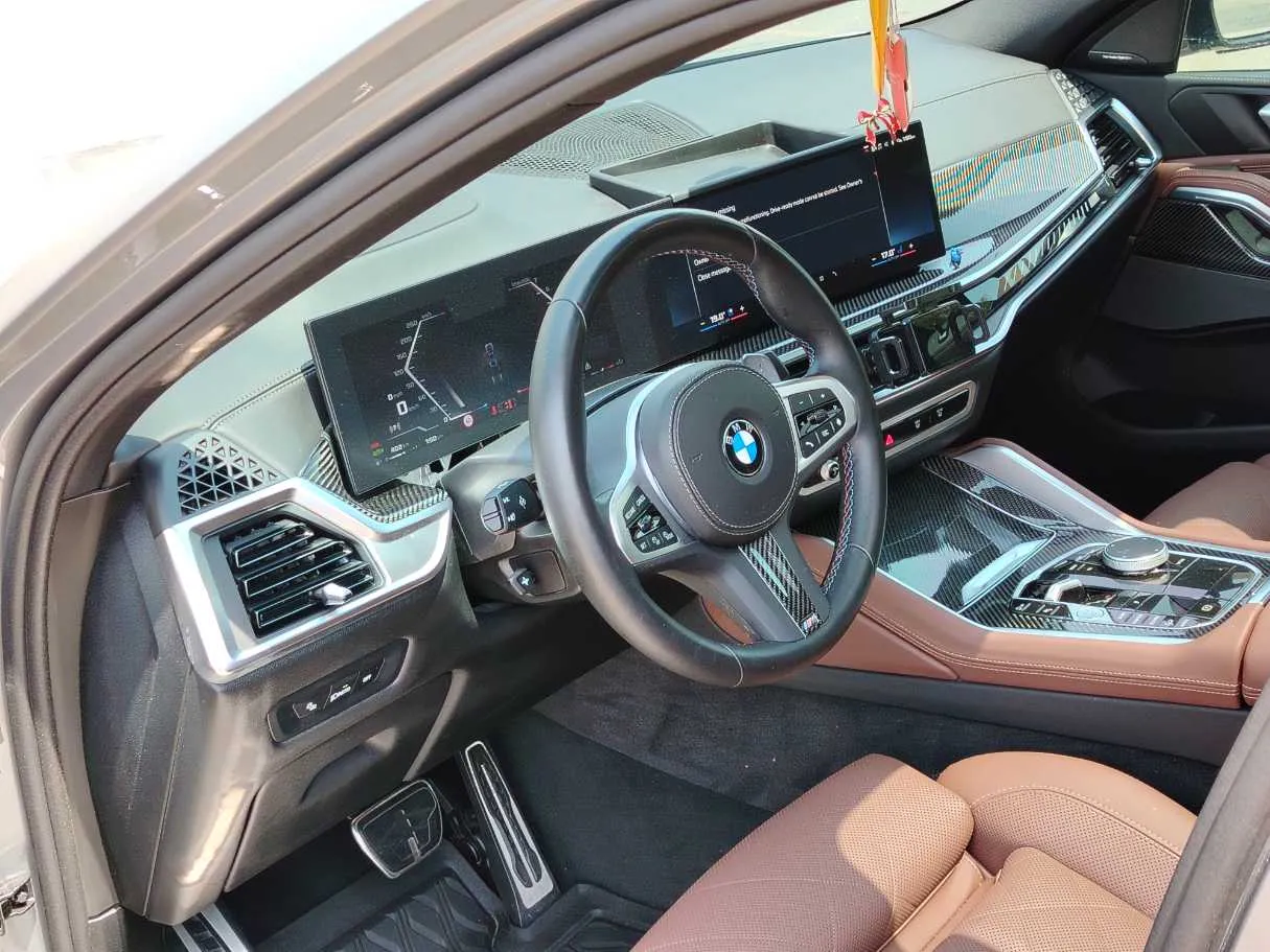 Car image 12