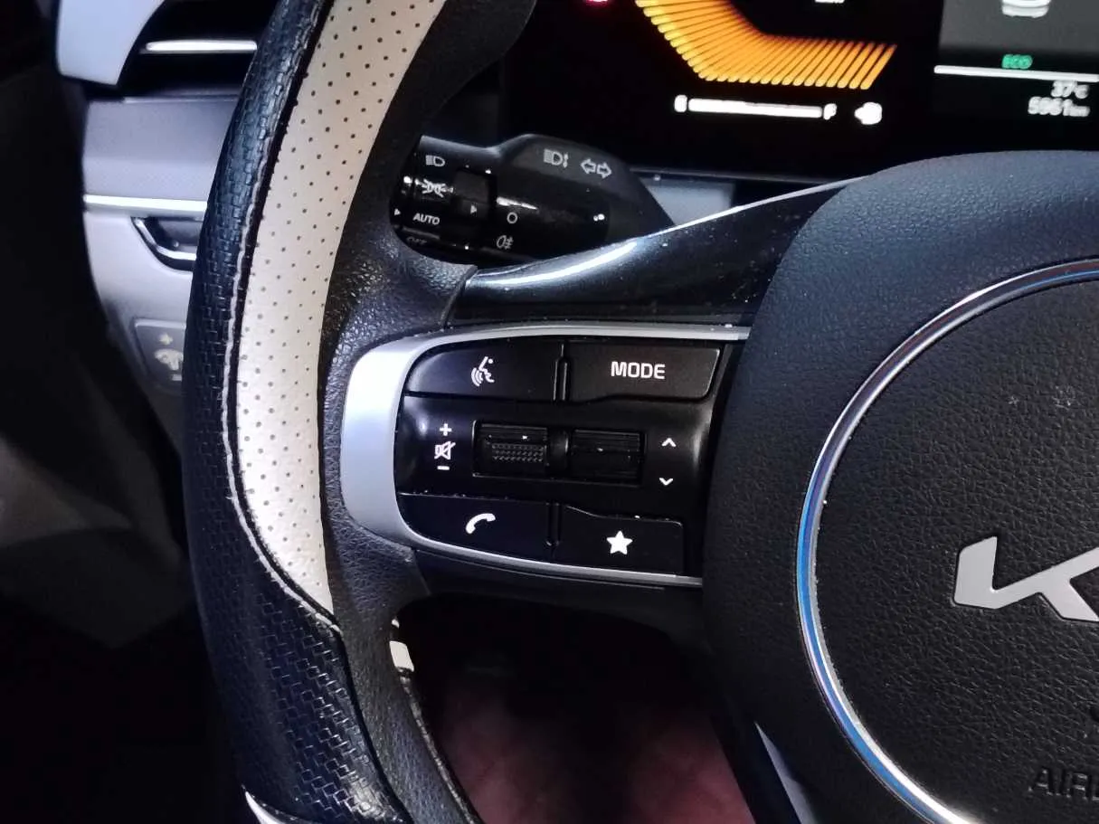 Car image 28