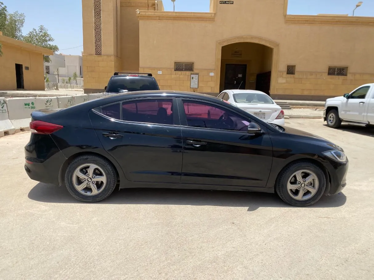 Car image 4