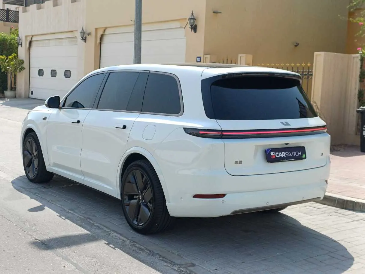 Car image 7