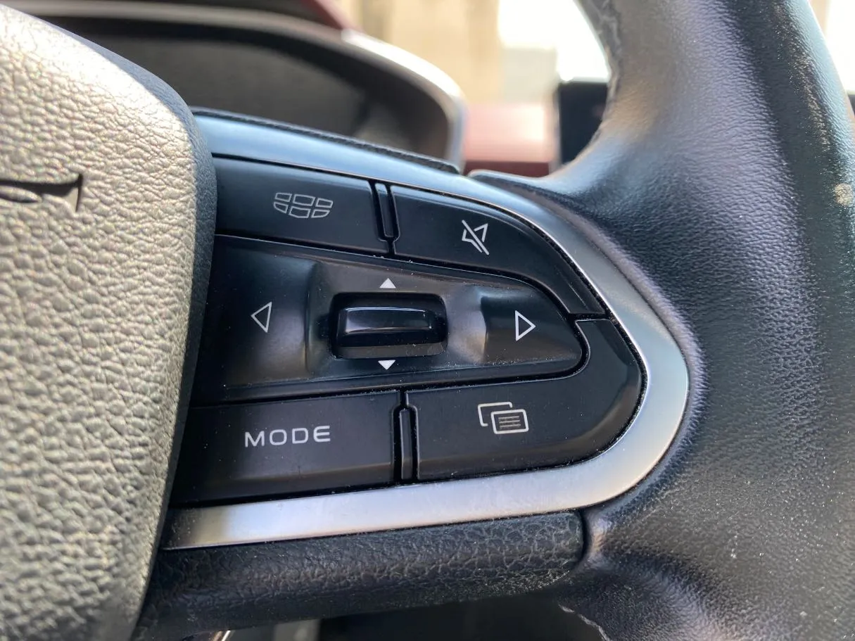 Car image 24