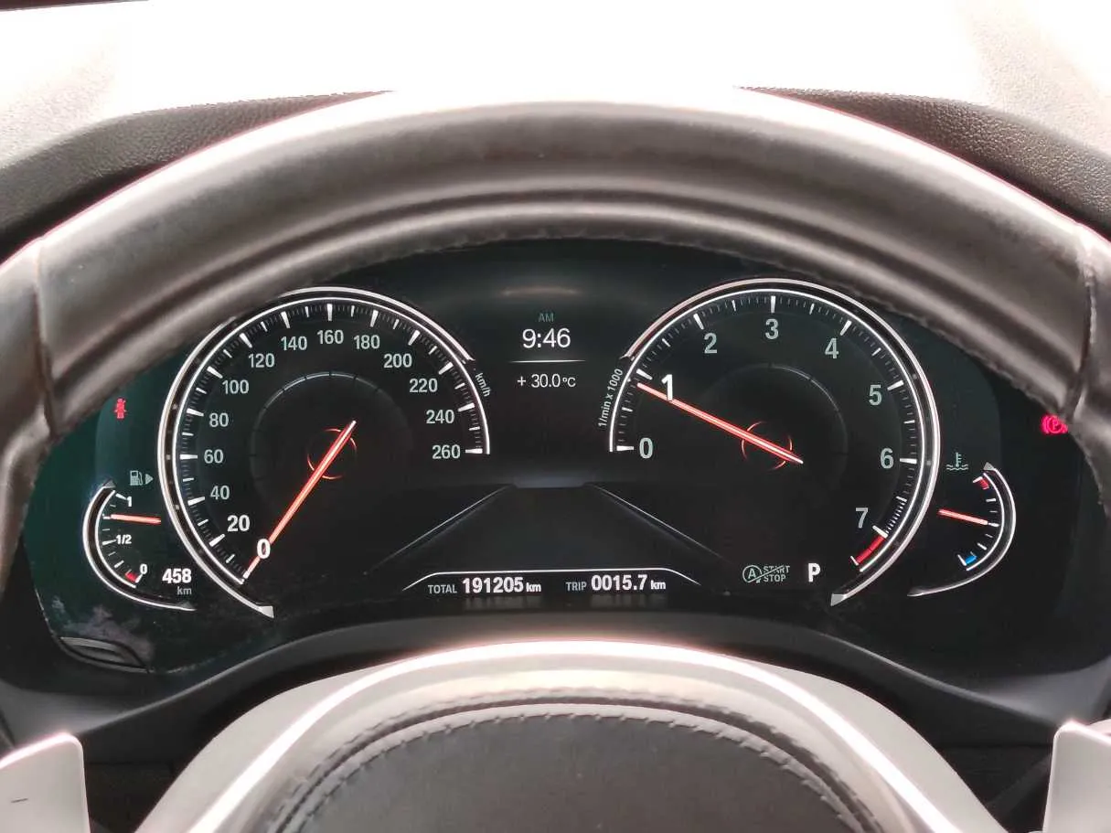 Car image 26